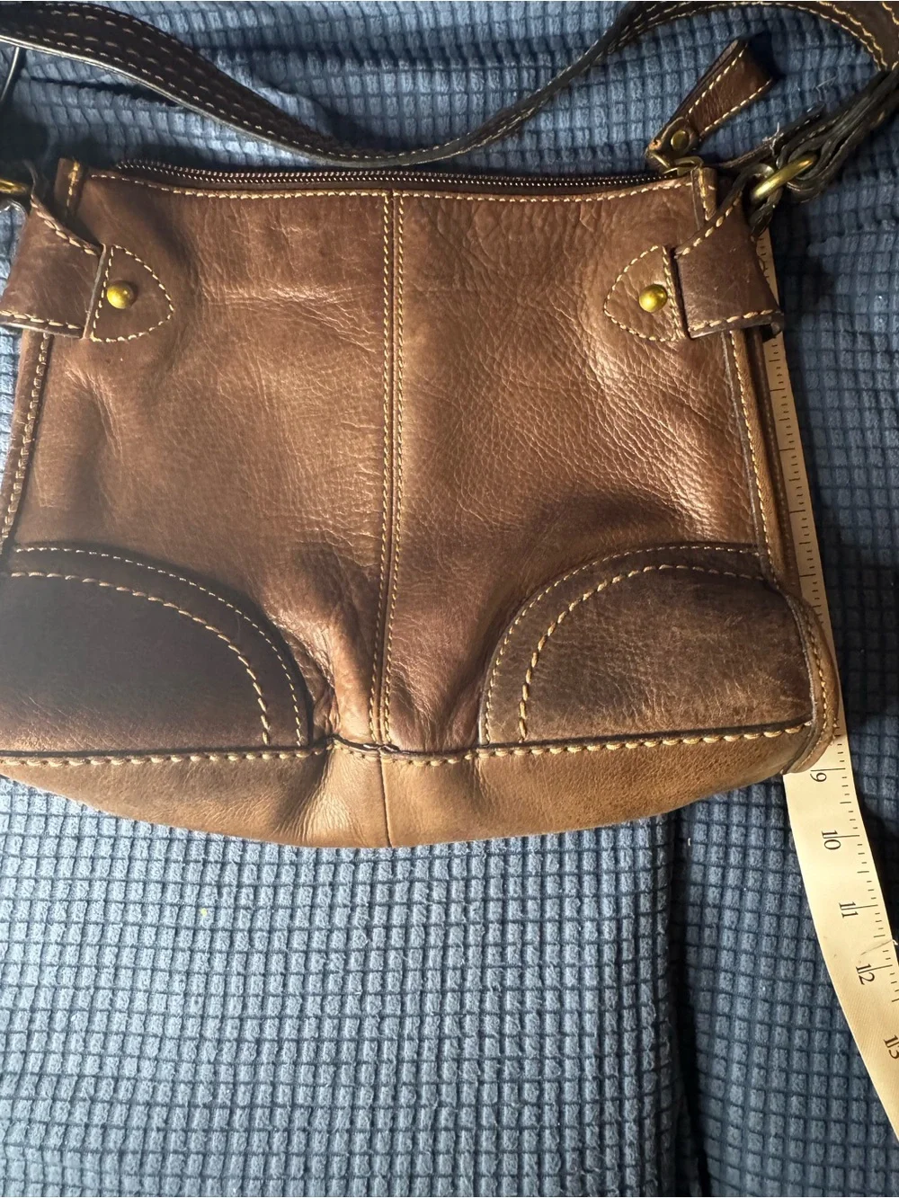 Vintage Fossil leather shoulder purse, specifically Model 75082